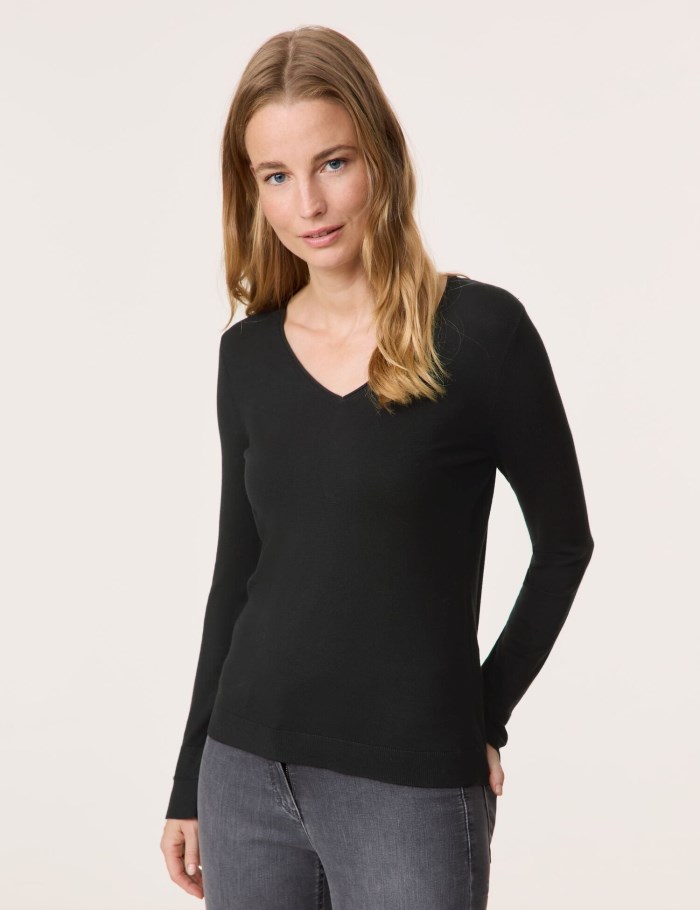 Gerry Weber Long sleeve jumper in a sustainable fine knit Strikkevarer Svarte | JNZM6543