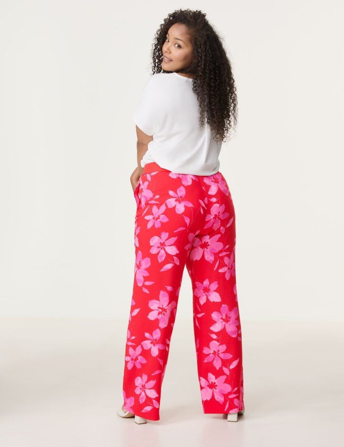 SAMOON Palazzo trousers with a floral print Bukser Rød | XVGO8016