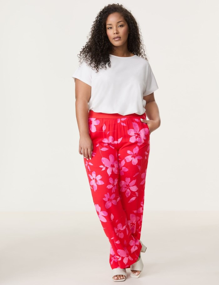 SAMOON Palazzo trousers with a floral print Bukser Rød | XVGO8016