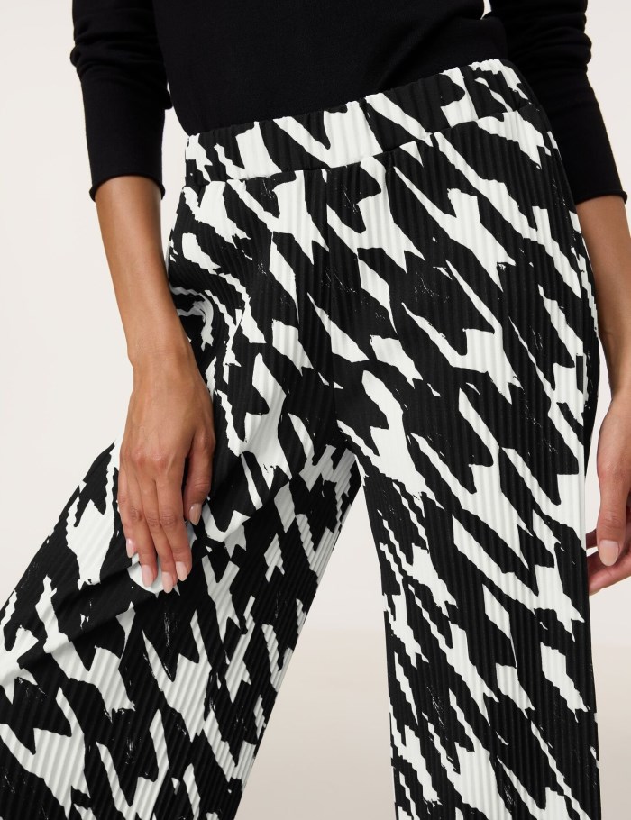 Gerry Weber Patterned pleated trousers Bukser Svarte | NFEB8808