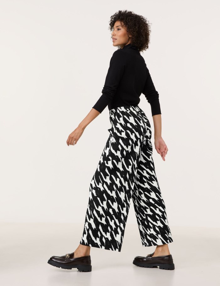 Gerry Weber Patterned pleated trousers Bukser Svarte | NFEB8808