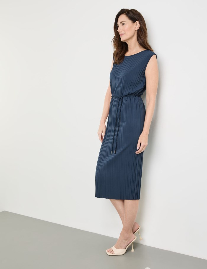 Gerry Weber Pleated dress with a waistband tie Kjole Blå | RRGO0450