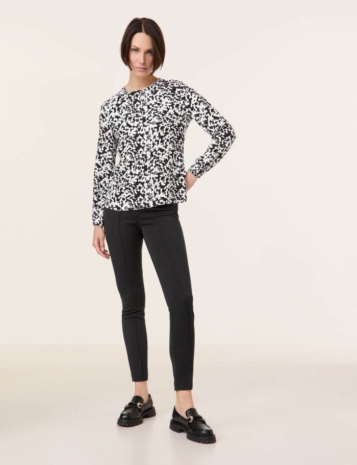 TAIFU Print blouse with a round neckline Bluse Svarte | PYHX8673