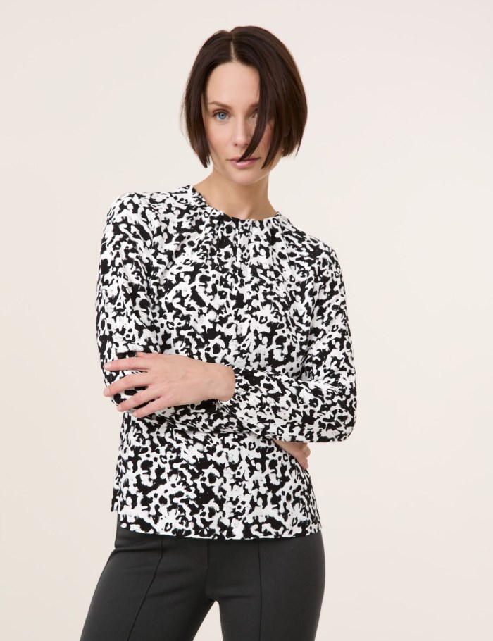 TAIFU Print blouse with a round neckline Bluse Svarte | PYHX8673