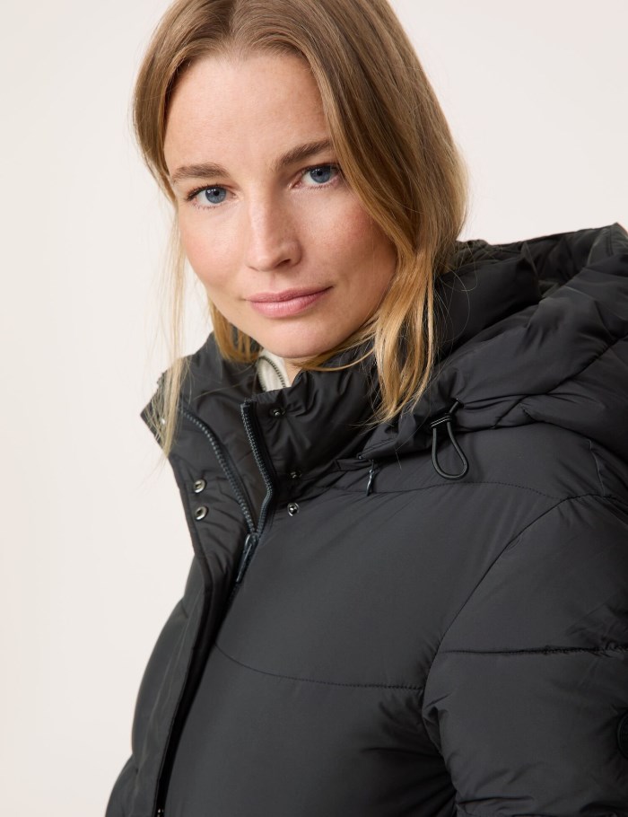 Gerry Weber Quilted coat with side zips Jakker Svarte | DZMK2266