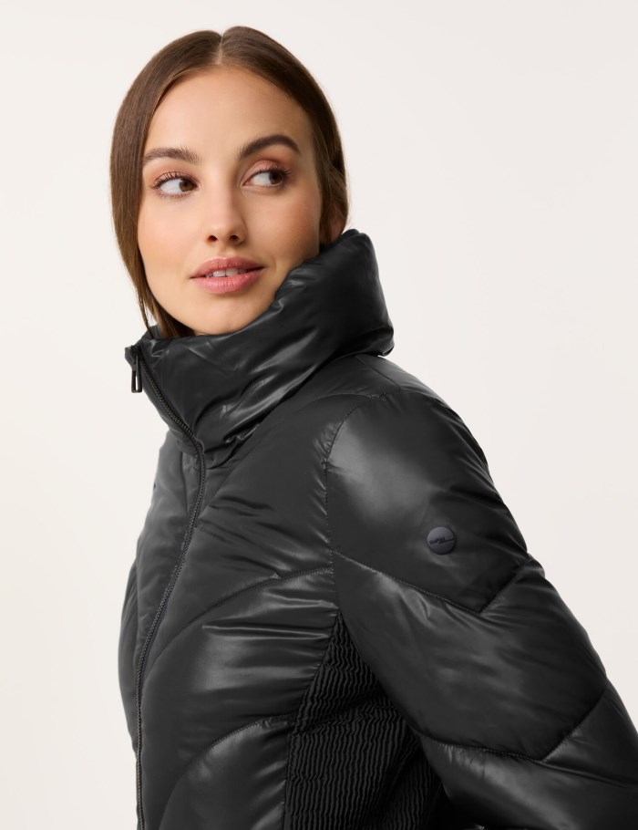 TAIFU Quilted jacket with a shiny finish Jakker Svarte | JECJ7521