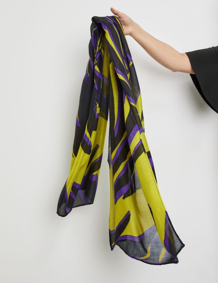 SAMOON Scarf with an abstract print Skjerf Grønn | ZUMV5008