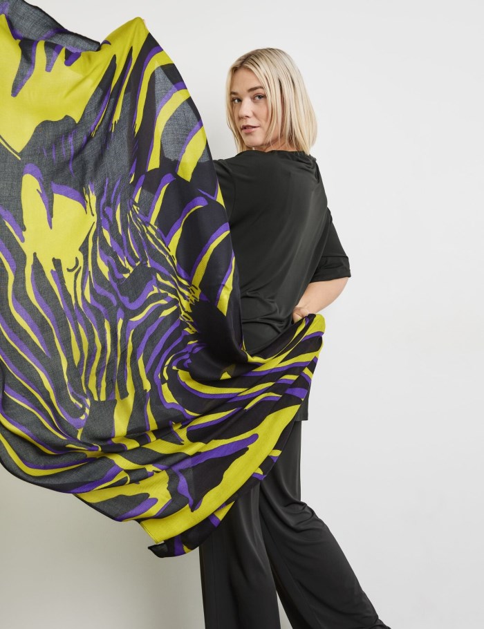 SAMOON Scarf with an abstract print Skjerf Grønn | ZUMV5008