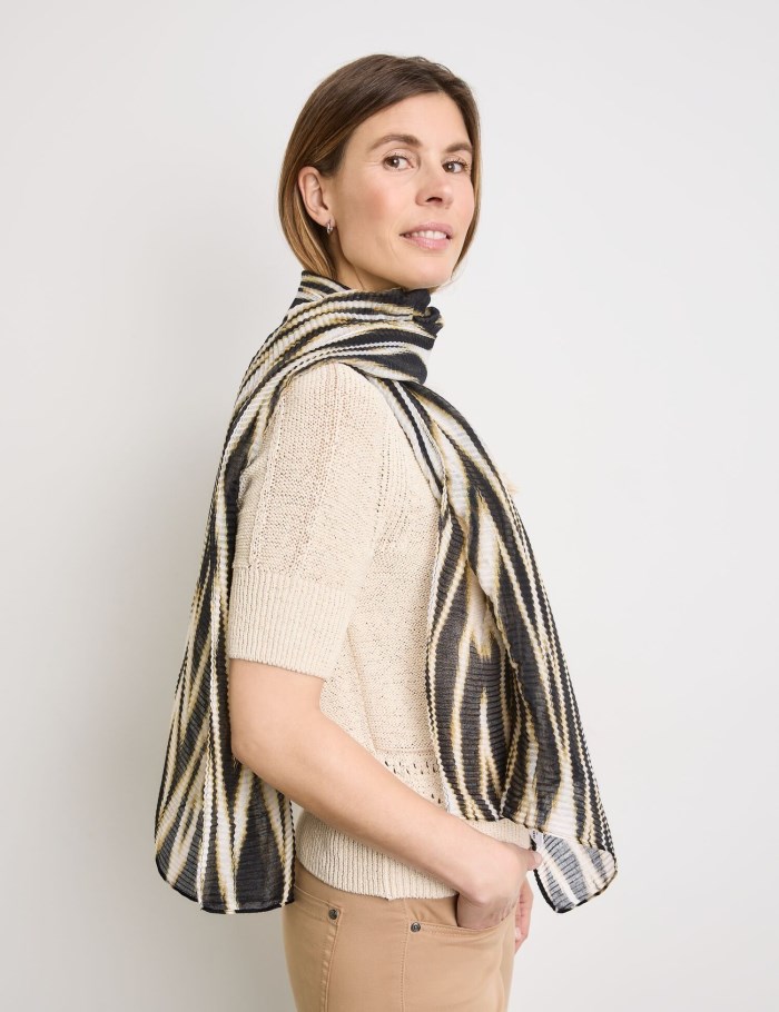 Gerry Weber Scarf with an ikat print Skjerf Svarte | YLMP1347