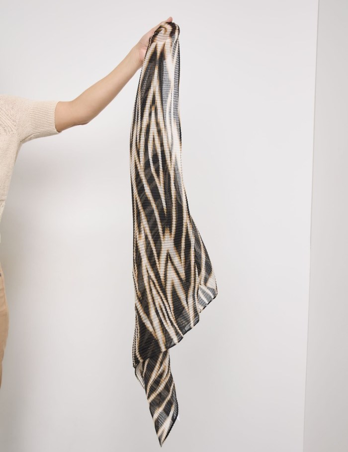 Gerry Weber Scarf with an ikat print Skjerf Svarte | YLMP1347