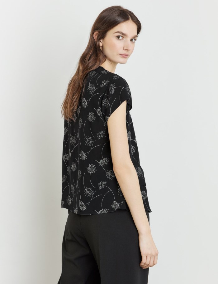 TAIFU Short sleeve blouse with an all-over print Bluse Svarte | LPBX5045