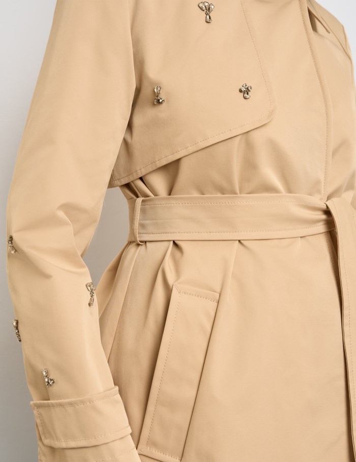 TAIFU Short trench coat with rhinestone details Jakker Beige | UXOF2142