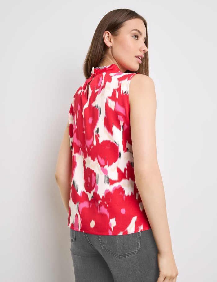 TAIFU Sleeveless blouse with a floral print Bluse Rød | YHUM3929