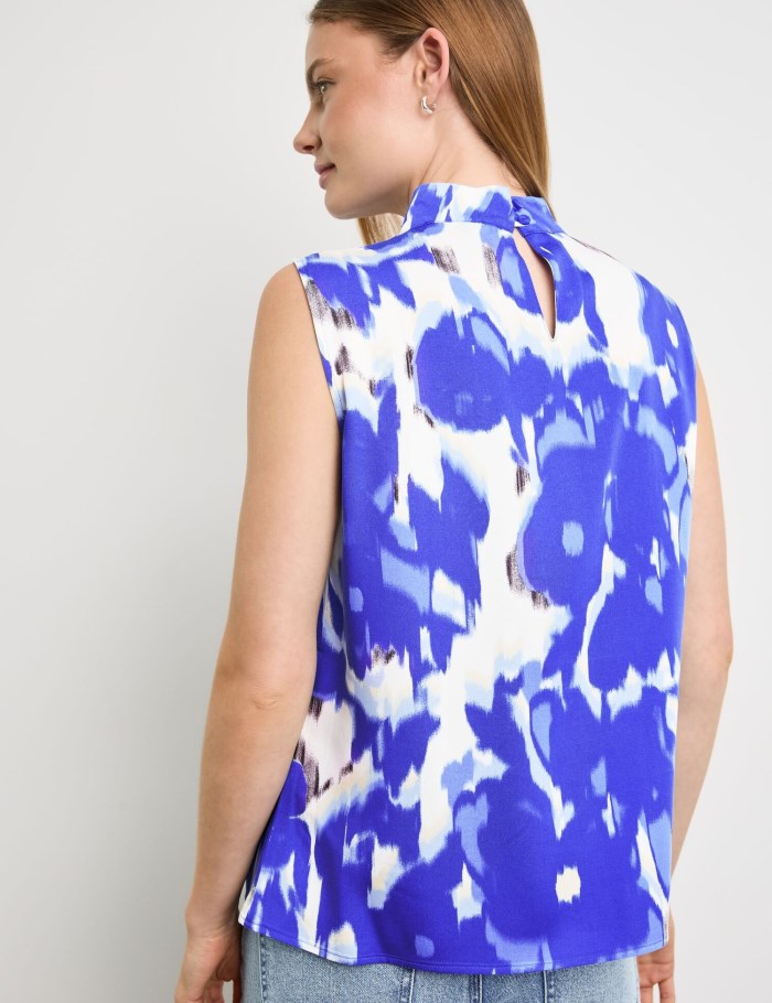 TAIFU Sleeveless blouse with a floral print Bluse Blå | DADW4770