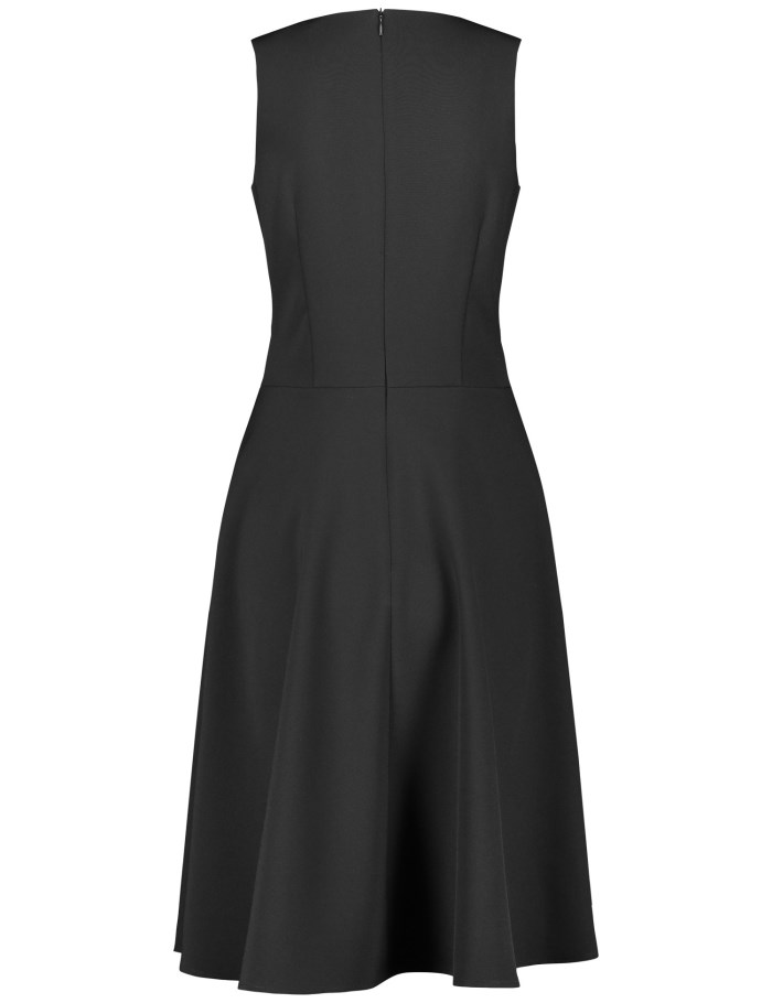 TAIFU Sleeveless dress with a flared skirt section Kjole Svarte | JJED5950