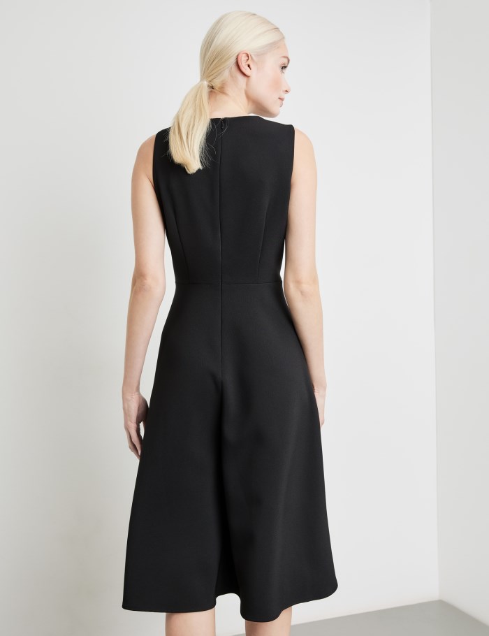 TAIFU Sleeveless dress with a flared skirt section Kjole Svarte | JJED5950