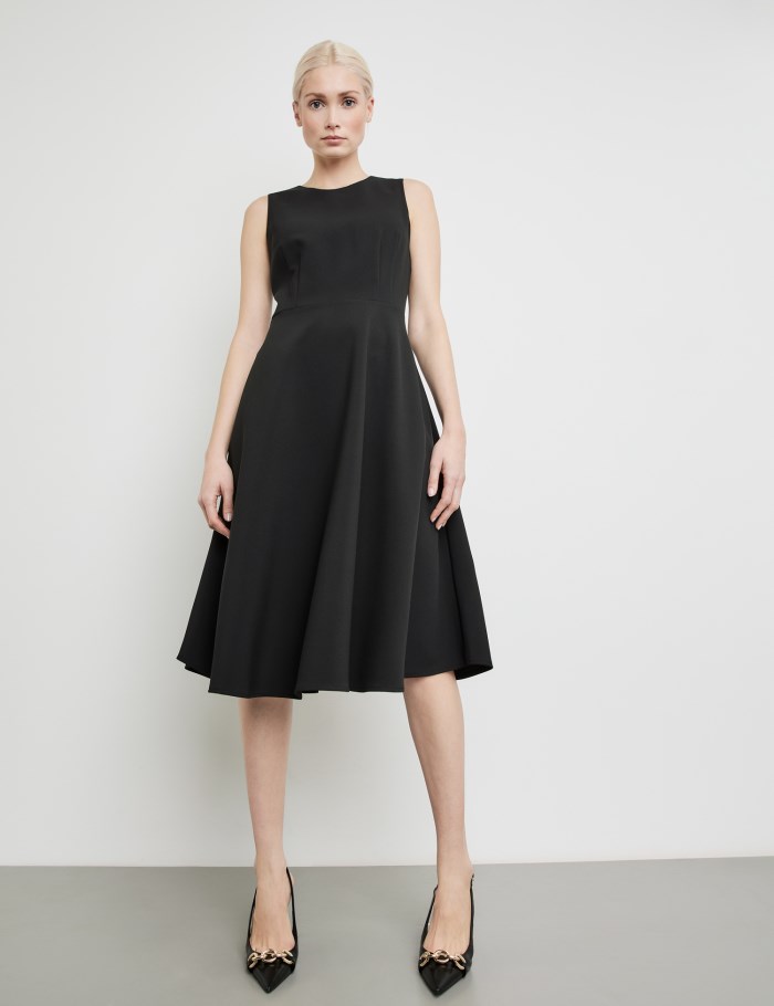 TAIFU Sleeveless dress with a flared skirt section Kjole Svarte | JJED5950