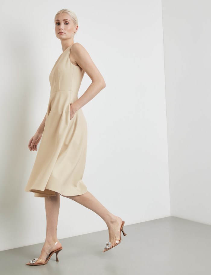 TAIFU Sleeveless dress with a flared skirt section Kjole Beige | ZCXN8925