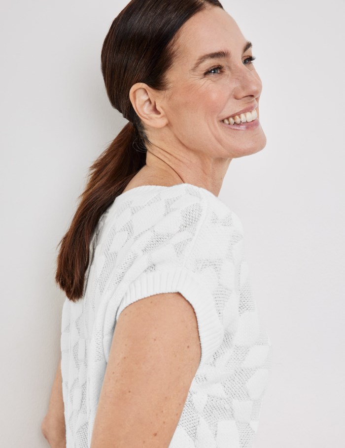 Gerry Weber Sleeveless jumper with a knitted pattern Strikkevarer Hvite | GISL8164