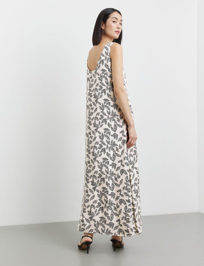 TAIFU Sleeveless maxi dress with a cut-out at the back Kjole Beige | EPZP4865