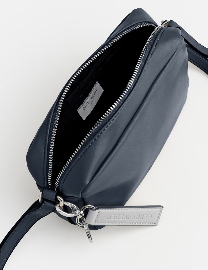 Gerry Weber Small shoulder bag with a decorative pendant Vesker Blå | YZBK4532