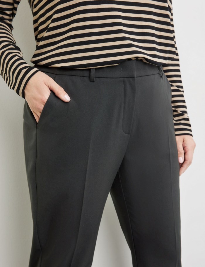 SAMOON Smart 7/8-length trousers with pressed pleats, Greta Bukser Svarte | YOMW3926