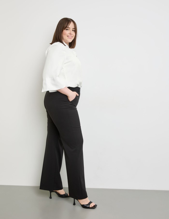 SAMOON Smart pressed pleat trousers with a wide leg, Carlotta Bukser Svarte | HEWF2452