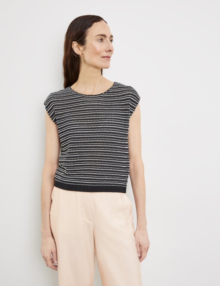 Gerry Weber Striped sleeveless jumper in a textured knit Strikkevarer Svarte | WPEV0098