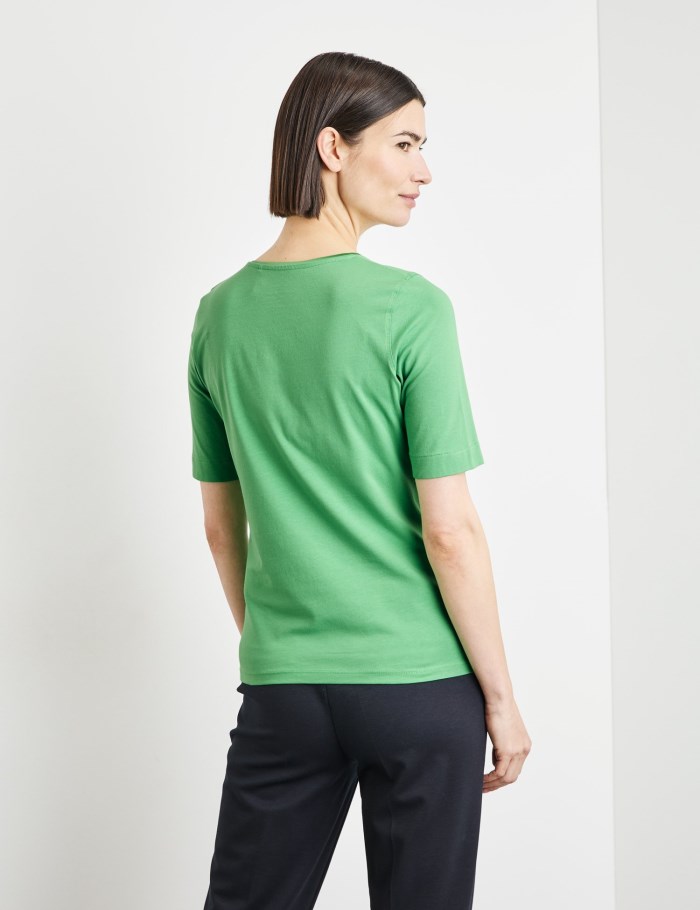 Gerry Weber Sustainable T-shirt with a satin neckline T-skjorte Grønn | HHHV5032