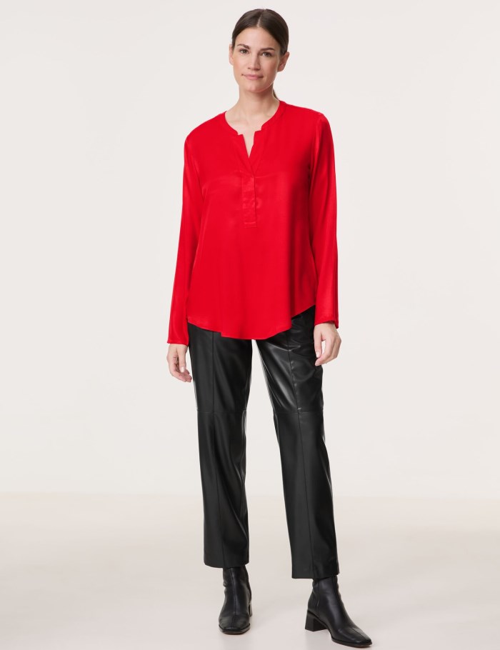 Gerry Weber Sustainable blouse with a notch neckline Bluse Rød | HZOQ1989