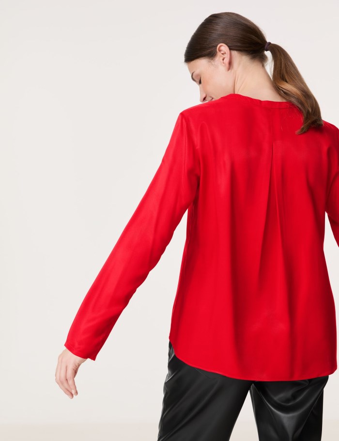 Gerry Weber Sustainable blouse with a notch neckline Bluse Rød | HZOQ1989