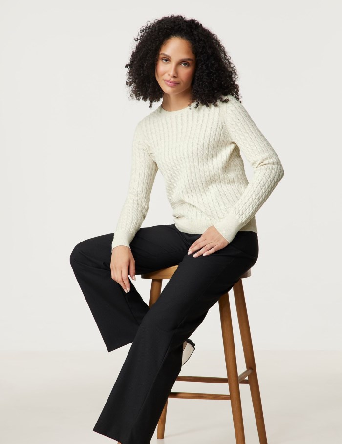 Gerry Weber Sustainable knitted jumper with a cable knit pattern Strikkevarer Beige | AWGC1794