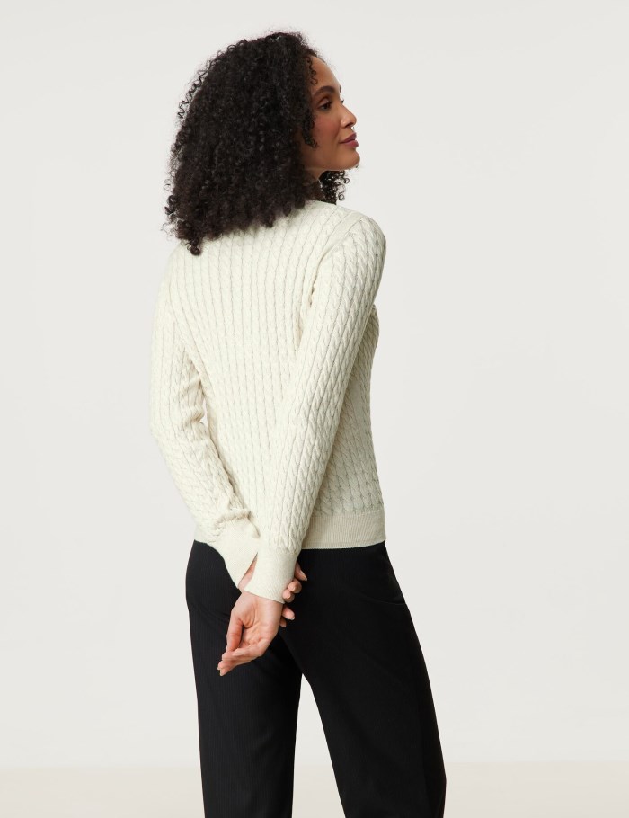 Gerry Weber Sustainable knitted jumper with a cable knit pattern Strikkevarer Beige | AWGC1794