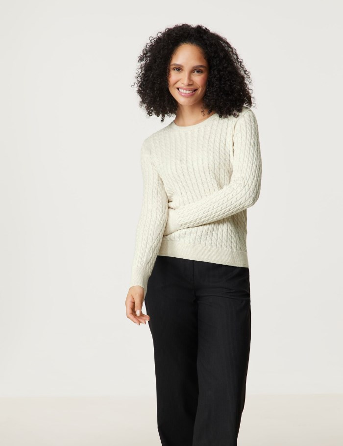 Gerry Weber Sustainable knitted jumper with a cable knit pattern Strikkevarer Beige | AWGC1794