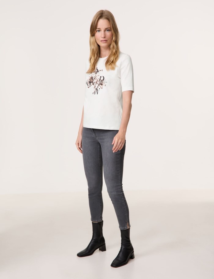 Gerry Weber Sustainable top with mid-length sleeves and a front print T-skjorte Hvite | MHWA9209