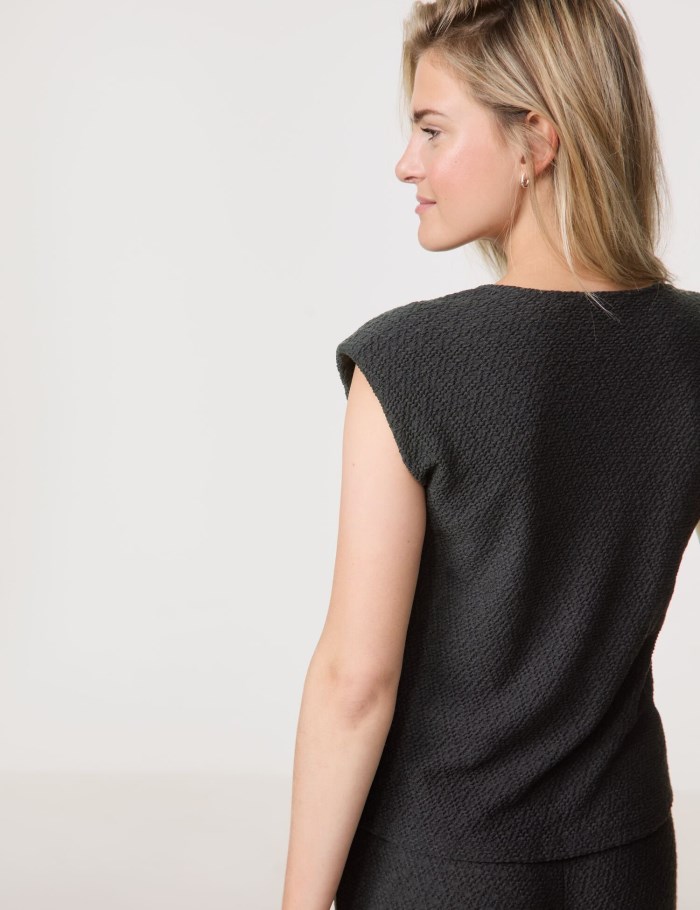 TAIFU Textured top with shoulder padding T-skjorte Svarte | AEDE6189