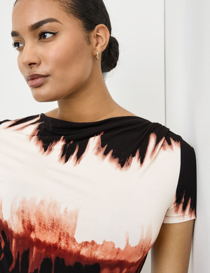 TAIFU Top with an abstract print T-skjorte Brune | GVLT7417