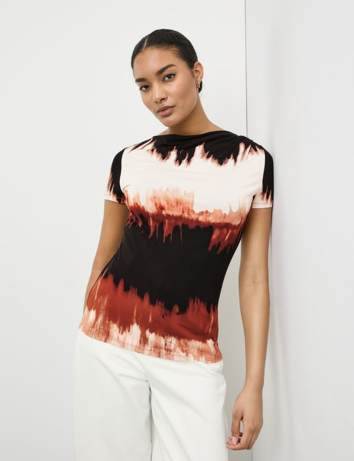 TAIFU Top with an abstract print T-skjorte Brune | GVLT7417