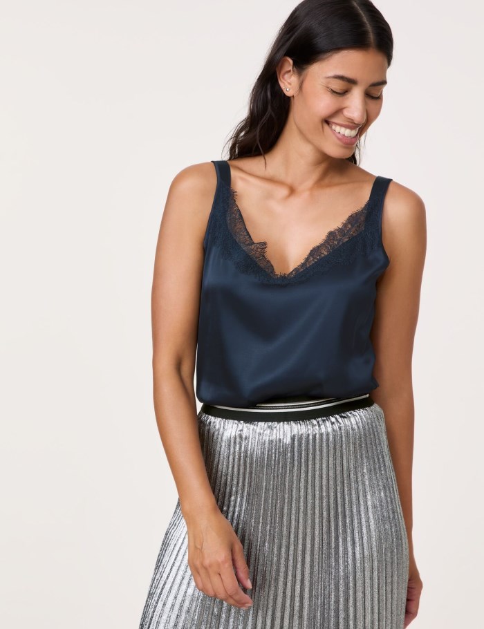 Gerry Weber Top with fabric panelling and a lace trim T-skjorte Blå | NMNY2994