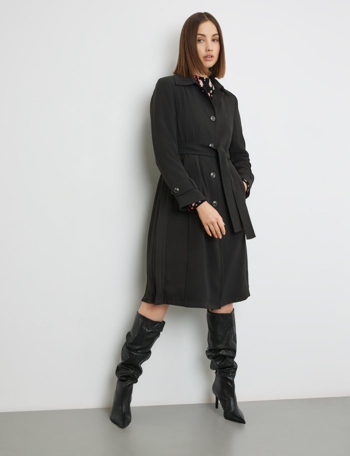 TAIFU Trench coat with a pleated back Jakker Svarte | MBJQ6561