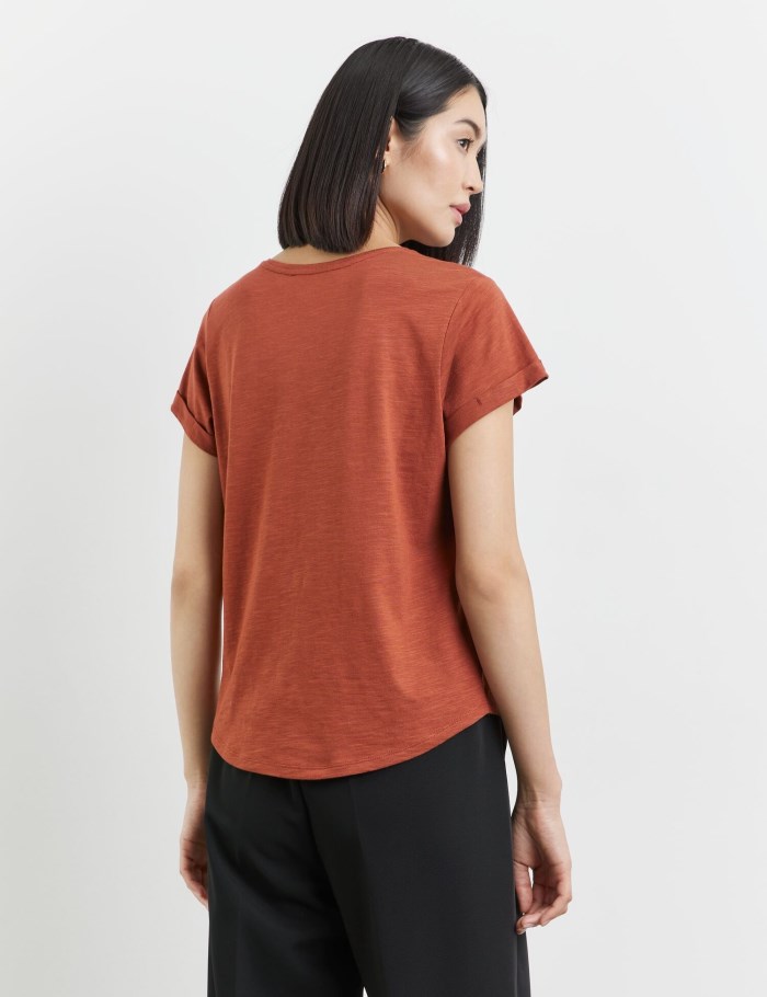 TAIFU T-shirt with crocheted lace details T-skjorte Brune | MKCO9430