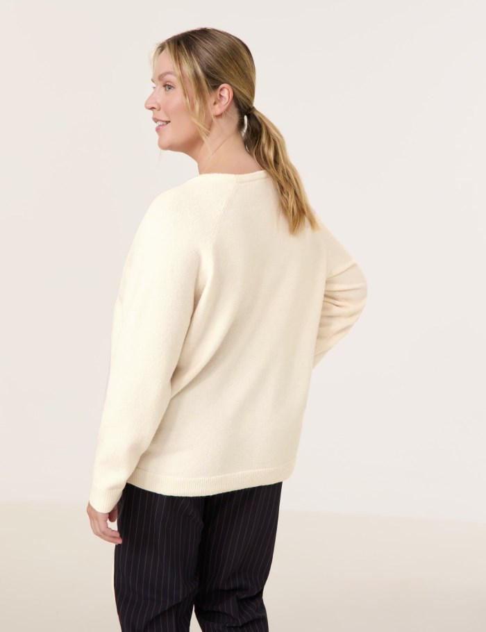 SAMOON Warm basic jumper with a V-neckline Strikkevarer Beige | IXKD2943